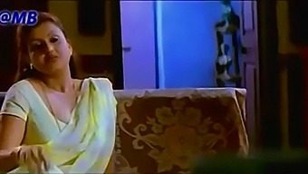Desi Aunty With Big Boobs Gets Naughty