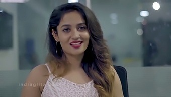 Model India Yang Menakjubkan Bekerjasama Dengan Pengeluar (Tamil)