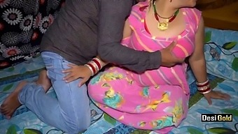 Indian Taxi Driver And Teen Randi Bhabhi Engage In Sexual Activity