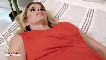 Cory Chase, O Sissy Milf, Este Dominată Pe Webcam