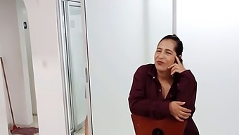 Latina Puma, Üvey Annesinin Telefon Seksini Kesiyor Ve Devreye Giriyor