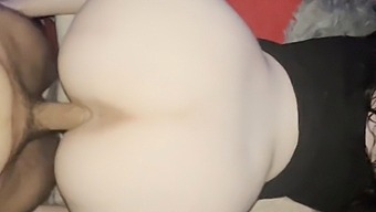 Latina Babe Kanssa Iso Perse Vierailee Hänen Paras Ystävä Kuumaan Seksiin Istunto