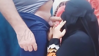 Milf Arabe Sensuelle Se Salit Avec Un Voisin Excité