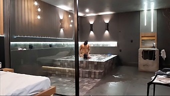 Sexul De Top La Duș Într-Un Motel