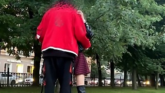 Младата Дарси Дарк Получава Кремпай На Първата Си Среща