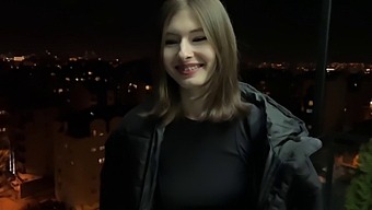 La Prima Volta Di Una Studentessa Russa Che Vende Sesso