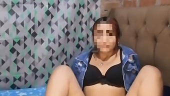 Opettaja Tarjoaa Arvosanoja Vastineeksi Seksuaalisista Palveluksista.