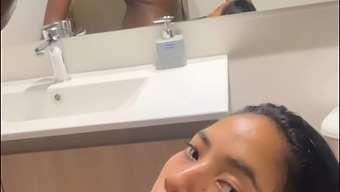 Een Amateurvrouw Geeft Haar Man Een Sensuele Pijpbeurt Voor Zijn Werk.