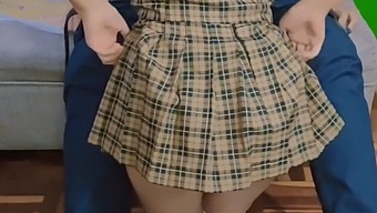 Disciplinuji Svou Nevlastní Dceru Za Špatné Známky, Když Není Poblíž A Mám S Ní Sex Jako Mladý A Promiskuitní Teenager