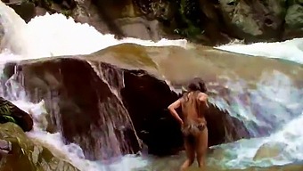 Lilyan Becomes Aroused In The Water